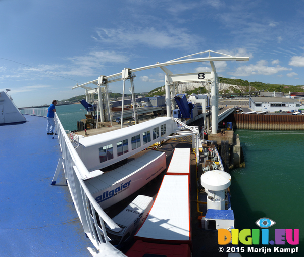 FZ015841-62 Ferry in Dover